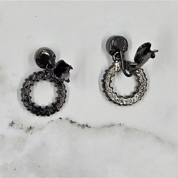 NWT Trifari Black & Clear Gem Circle Clip-On Earrings - Picture 4 of 10